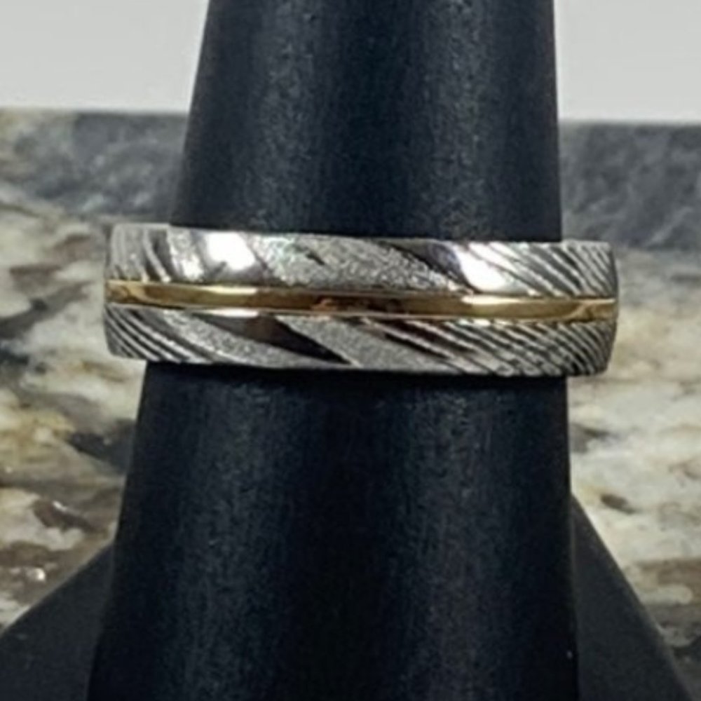 Stainless steel size 9 ring wood effect w/ inlay